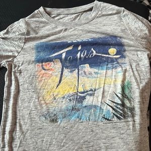 I’m selling a t shirt